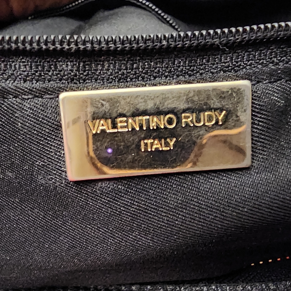 Handbags - Picture 4 of 11